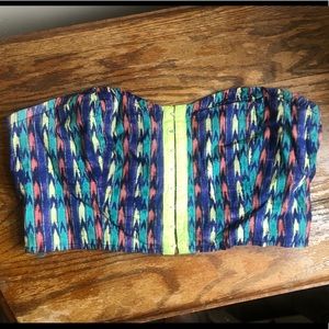 Retro crop top with neon green front clasp lining